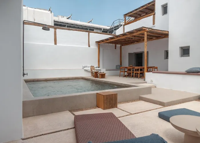 Siora Of Paros - Ammiralis & Castelis * Naousa (Paros)