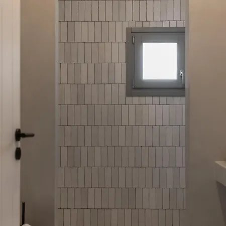 Siora Of Paros - Ammiralis & Castelis Náoussa