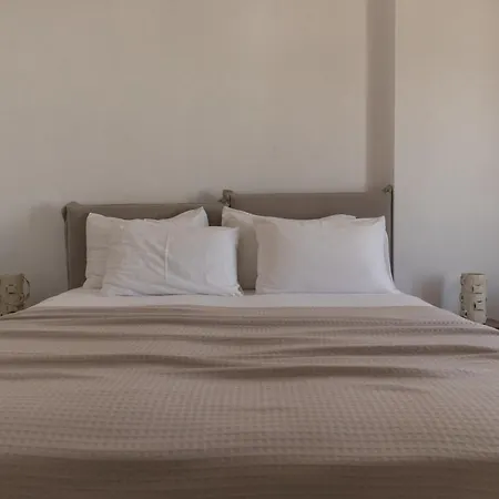 Siora Of Paros - Ammiralis & Castelis