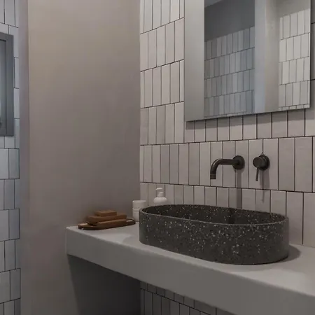 Siora Of Paros - Ammiralis & Castelis