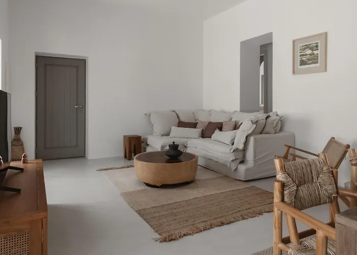 Siora Of Paros - Ammiralis & Castelis