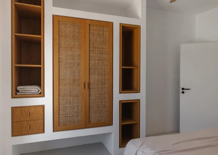 Siora Of Paros - Ammiralis & Castelis *